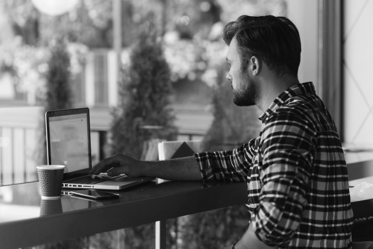 Session de travail collaboratif sur la gestion de trésorerie
